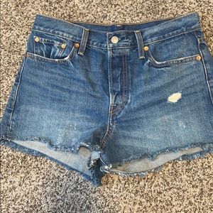 EUC Levi’s shorts size 29